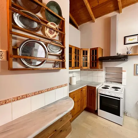 Mia's Atelier Apartment